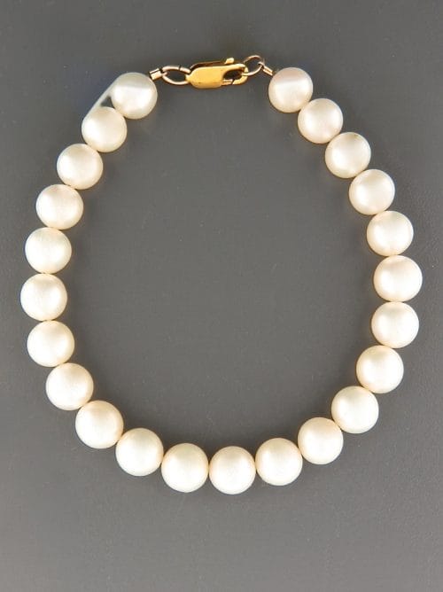 8mm white Pearl Bracelet with Gold clasp - YW8B