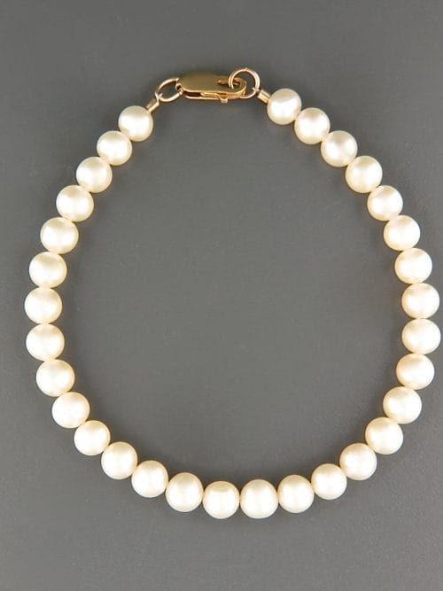 6mm white Pearl Bracelet with Gold catch - YW6B