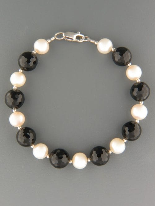 Onyx & Pearl Bracelet - 10mm round faceted stones - OX925