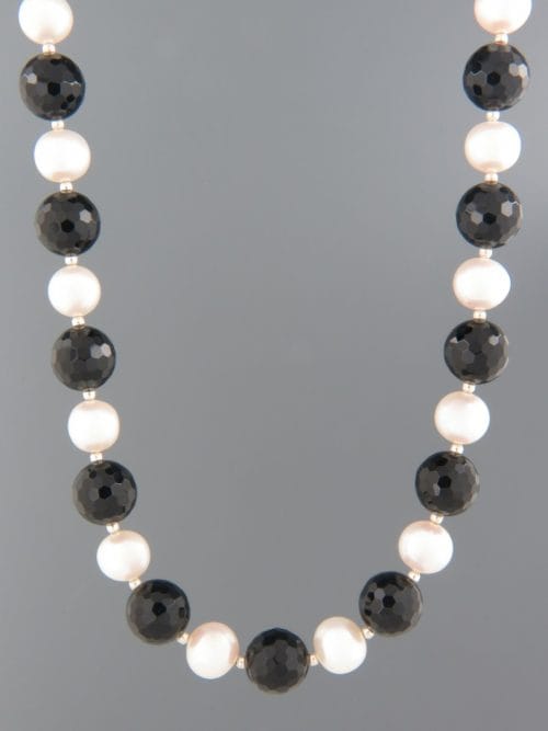 Onyx & Pearl Necklace - 10mm round faceted stones - OX084