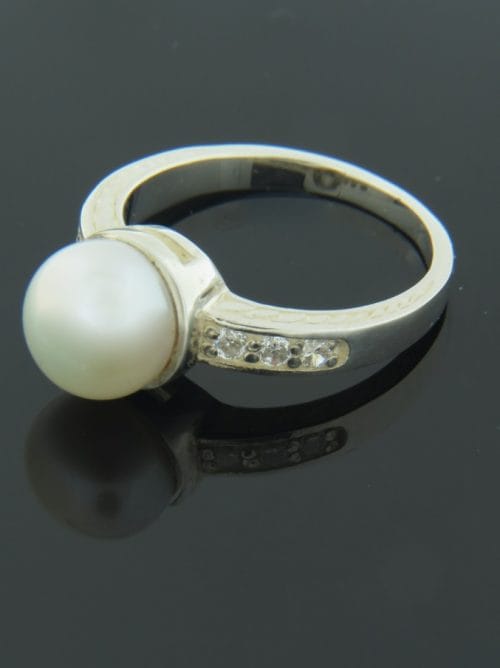 White Pearl Ring with Zircon - Sterling Silver - Y109R