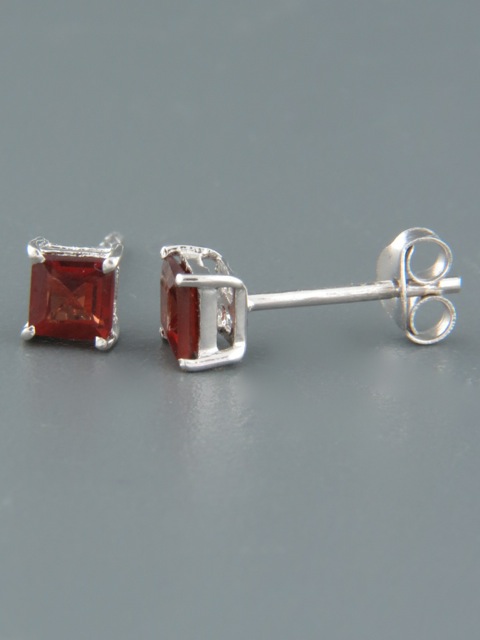 Garnet Earrings - Sterling Silver stud - 4mm stones - G513