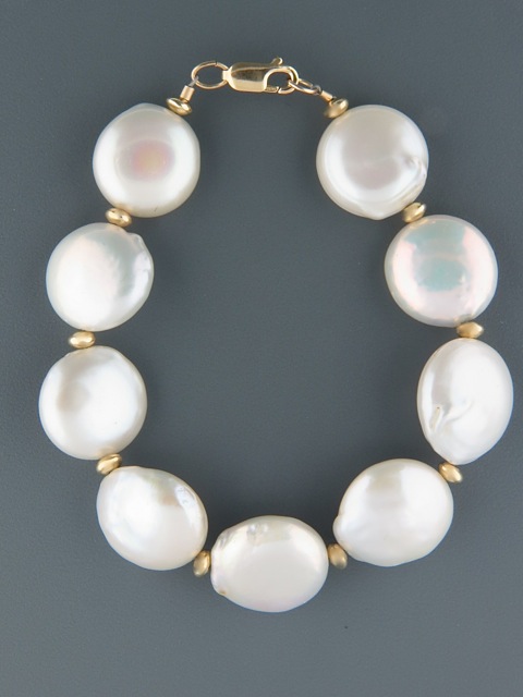 15mm white Coin Pearl Bracelet with Gold Beads - Y904