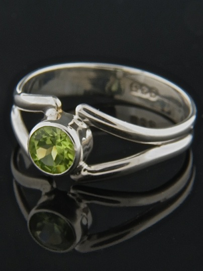 Peridot Ring - Sterling Silver - P110R