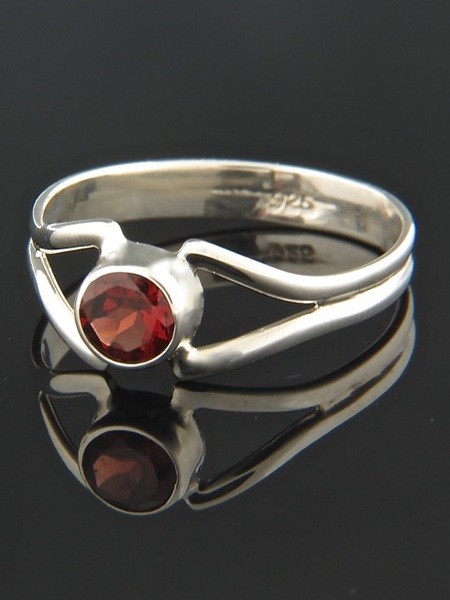 Garnet Ring - Sterling Silver - G110R