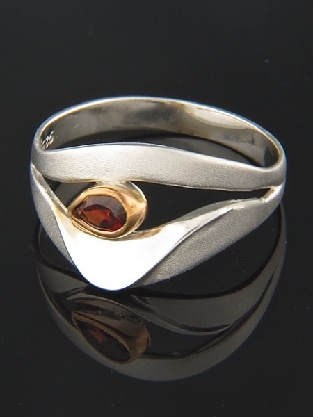Garnet Ring - Sterling Silver - G115R