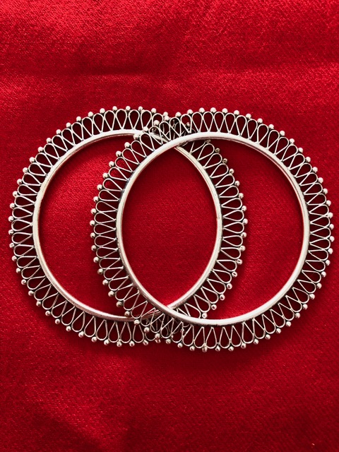 Pair of Elegant Spike Bracelets - Sterling Silver - VS900