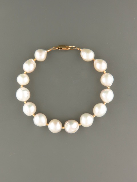 White Baroque Pearl Bracelet with Gold beads - Y900